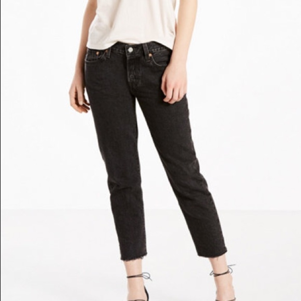Levi’s 501 Cropped Tapered Jeans